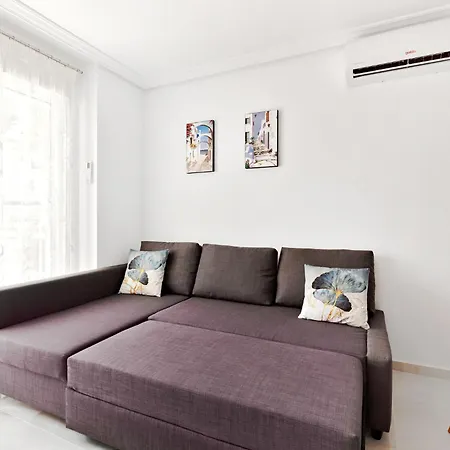 Gorgeous Vacation Apartment In Torrevieja With Big Terrace And Beach Proximity *